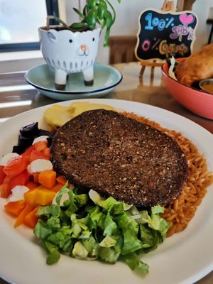 Silpancho paceño at Lupito Cocina Vegana in La Paz