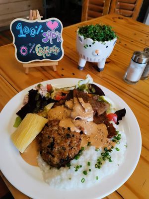 Asadito camba at Lupito Cocina Vegana in La Paz