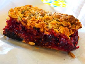 vegan berry crumble  at Cafe Kamiel in Antwerpen