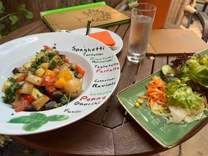 Kleiner Salat und Mediterrane Gemüsepfanne. Super lecker  at Casa Vita in Wernigerode