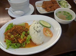 R12: Sambal Petai Rice - RM9.90
= Comes with a side of soup. Very good vegetarian sambal! Packs a punch! Generous with the petai. at Xiang Yun Vegetarian in Tanjung Tokong