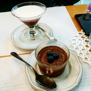 Vegan chocolate mousse and berries dessert at Kibom in Setubal