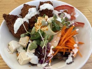 Bowl falafael at Quinoa Arago Vegetaria in Barcelona