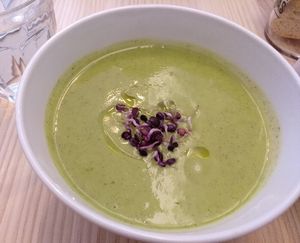 Daily menu / first course / soup at Quinoa Arago Vegetaria in Barcelona