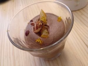 Daily menu / dessert / chocolate mousse at Quinoa Arago Vegetaria in Barcelona