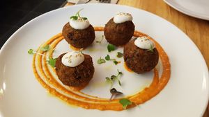 Arancinis at Quinoa Arago Vegetaria in Barcelona