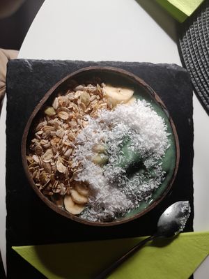 Spirulina oatmeal. at Sorrir in Wroclaw