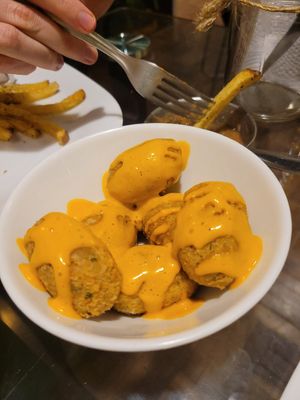 vegan cheesy nuggets at Go Green in La Paz