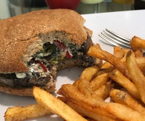 Quinoa burger with peppers, jalapeño and vegan cream cheese at Go Green in La Paz
