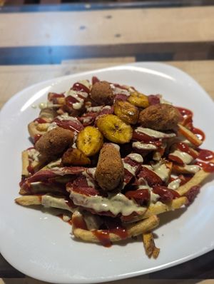 Go green loaded fries at Go Green in La Paz