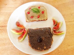Vegan eggplant caviar & figs olive tapenade on brown bread toasts at Teaffanys in Goa