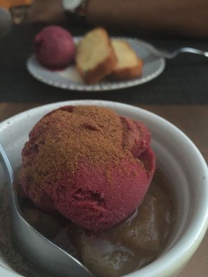 Caremelised pears and sorbet at Bruta Flor in Lisbon
