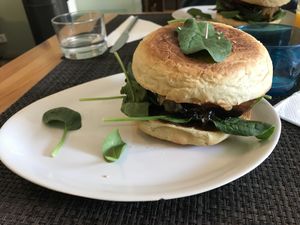 Hambúrguer de portobello at Bruta Flor in Lisbon