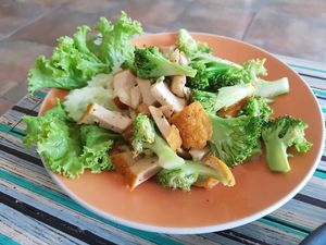 Stir fry broccoli and tofu at Blue Juice in Krabi