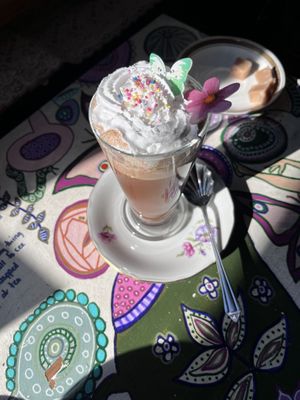 Vegan salted caramel mocha, with vegan fudge in background   at The Cran in Glasgow