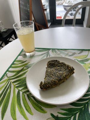 Vegan quiche and lemonade  at Ekvilibro in Sintra
