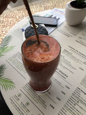 Beetroot and pineapple smoothie   at Ekvilibro in Sintra