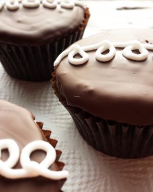 Nostalgia-Cakes at The Hearty Hooligan in Hamilton