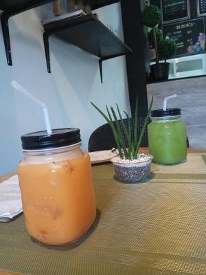 Fresh juices at Lun-Haw Vegan Cafe in Cebu