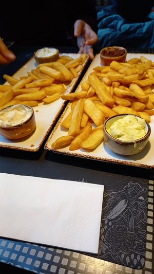 2 pfund fritten (18,80€ i guess) at Peter Pane - Turnhalle in Hamburg