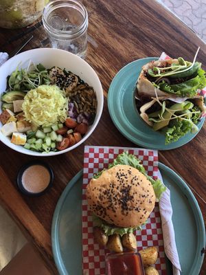 Burguer, salad bowl and pita  at Fresco Habito in Playa Del Carmen