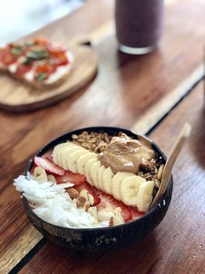 Pink bowl at Fresco Habito in Playa Del Carmen