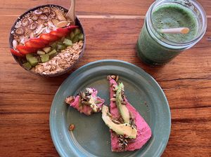 Beet hummus toast at Fresco Habito in Playa Del Carmen