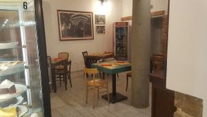 vegan cakes and seating area at Sciue Sciue in Florence