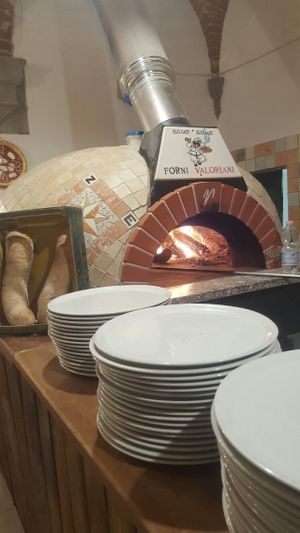 Pizza oven at Sciue Sciue in Florence