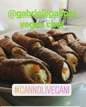 Vegan Cannoli (to order) at Sciue Sciue in Florence