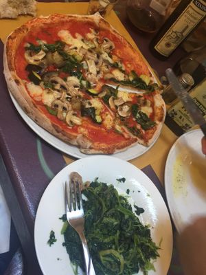 Mushroom pizza & spinach at Sciue Sciue in Florence