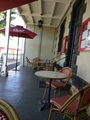 outdoor seating at Supreme Bar and Restaurant  in Maryborough
