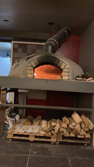 Echte houtovenpizza   at Bancale 61 in Maastricht