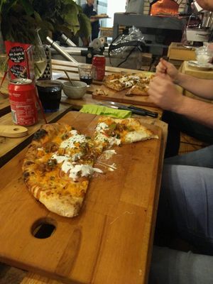 my friends their non vegetarian/vegan pizzas at Bancale 61 in Maastricht