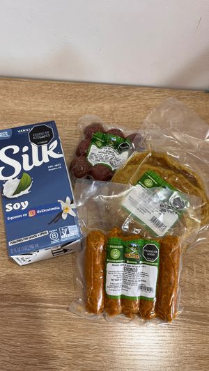 Algunos de los productos que se pueden conseguir allí at Vegano Market in Bogota