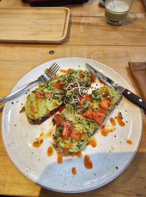 Zuurdesembrood met avocado at By-Kees in Heerenveen