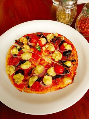 Cipriota pizza at Rare Earth Cafe & Organic Store in Mumbai