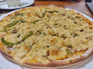 Vegan cheese pizza at Rare Earth Cafe & Organic Store in Mumbai
