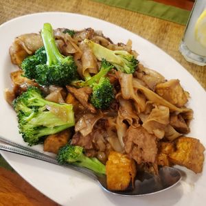 Vegan Pad See Ew at Min's Kitchen in La Canada Flintridge