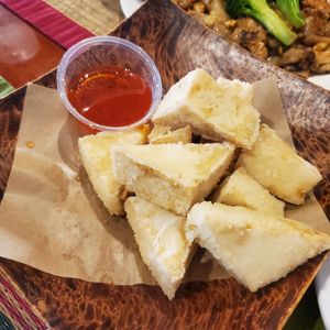 Fried tofu and sweet chili sauce at Min's Kitchen in La Canada Flintridge