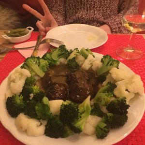 Setas salteadas con brocoli y coliflor at Healthy Lovers in Madrid