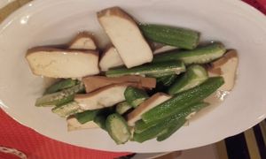 Dougan with okra at Healthy Lovers in Madrid