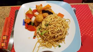 Noodles and tofu at Healthy Lovers in Madrid