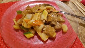 Chicken with curry at Healthy Lovers in Madrid