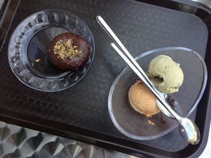 Glaces à l'avocat et à la patate douce sucrée super bonnes ! at Delicieux Veg Fusion Cafe in Montreal