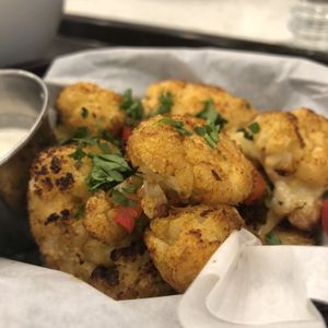 Bouchées de chou-fleur at Delicieux Veg Fusion Cafe in Montreal