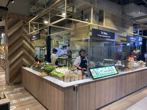 nuevo puesto de comida en el centro comercial. at Yo Vegan in Phuket