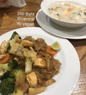 Phad thai at Yo Vegan in Phuket