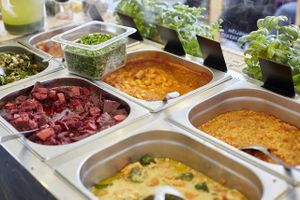 Bistro Jesz, oriental fillings for pancakes at Bistro Jesz in Warsaw