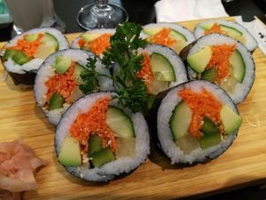 Futo maki aux légumes at Sakura in Paris